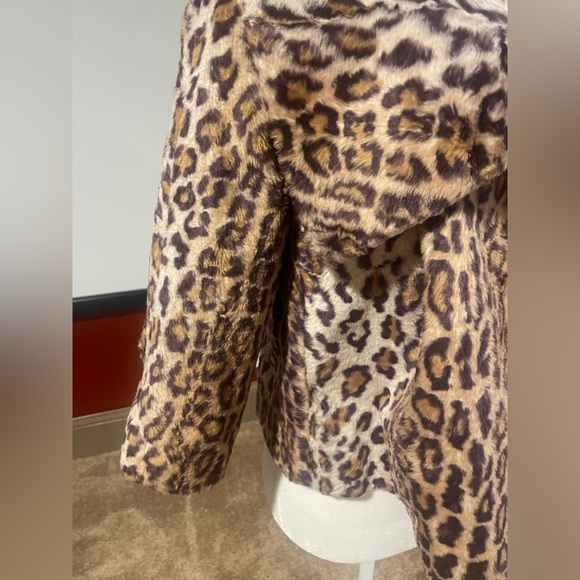 Moda International leopard three quarter sleeves medium. - Picture 4 of 9